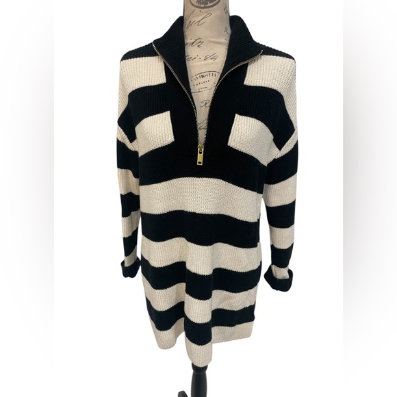 Express Black and Cream Turtleneck Striped Oversized Sweater SZ Small EUC - Picture 4 of 6